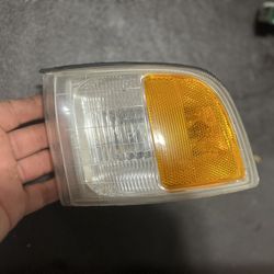 91-95 A Legend, Sedan Marker Corner Signal Lights By The Headlights Oem 