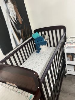 FREE BABY CRIB WITH CHANGING TABLE