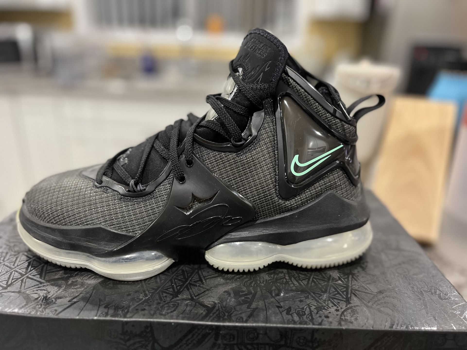 Nike LEBRON 19 Men's Basketball Shoes Black/Green Glow CZ0203 003