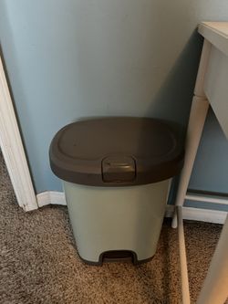 Trash can 