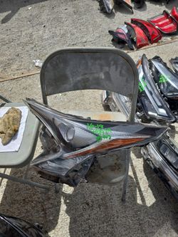 16-18 Toyota Prius Headlights