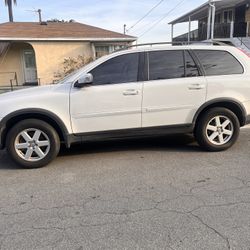 Volvo 2008 XC90  White SUV Family Car AC Works Amazing, No Scrapes Or Dents No Accidents 