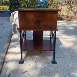 nightstand/end table 