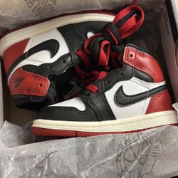 Black Red And white Nike Toddler Shoes 