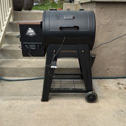 Pit Boss Lexington Pellet Grill + Smoker 