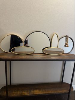 Decorations, mirrors, candles