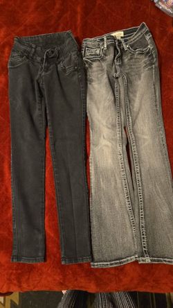 wemens jeans sizes are in the pictures pick up and cash only