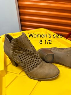 Women’s shoes $5