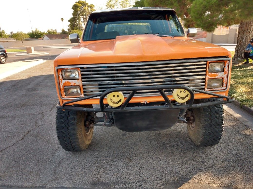 1986 Chevy Silverado K5 Blazer4x4 runs and drives great