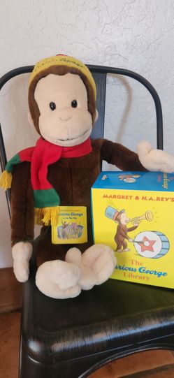 Curious George Plush with 12 book library