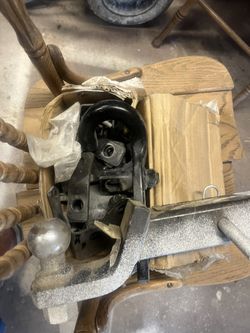 Hook and tailgate ball set for towing