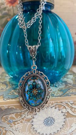 ANTIQUE STYLE - SILVER PLATED PENDANT