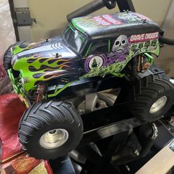 Traxxas Grave Dogger Monster Jam