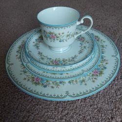Mikasa "Flower Mist" Bone China 5-Piece Set