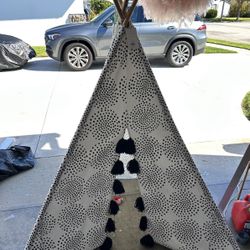 RH Restoration Hardware  Kids Teepee 
