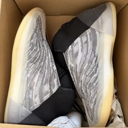 Yeezy QNTM Size 10.5 Used 