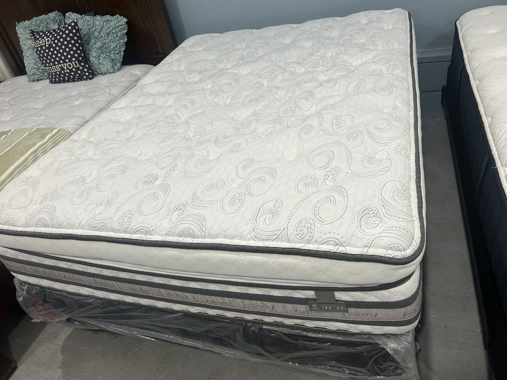 Queen Size Mattress And Box Spring 