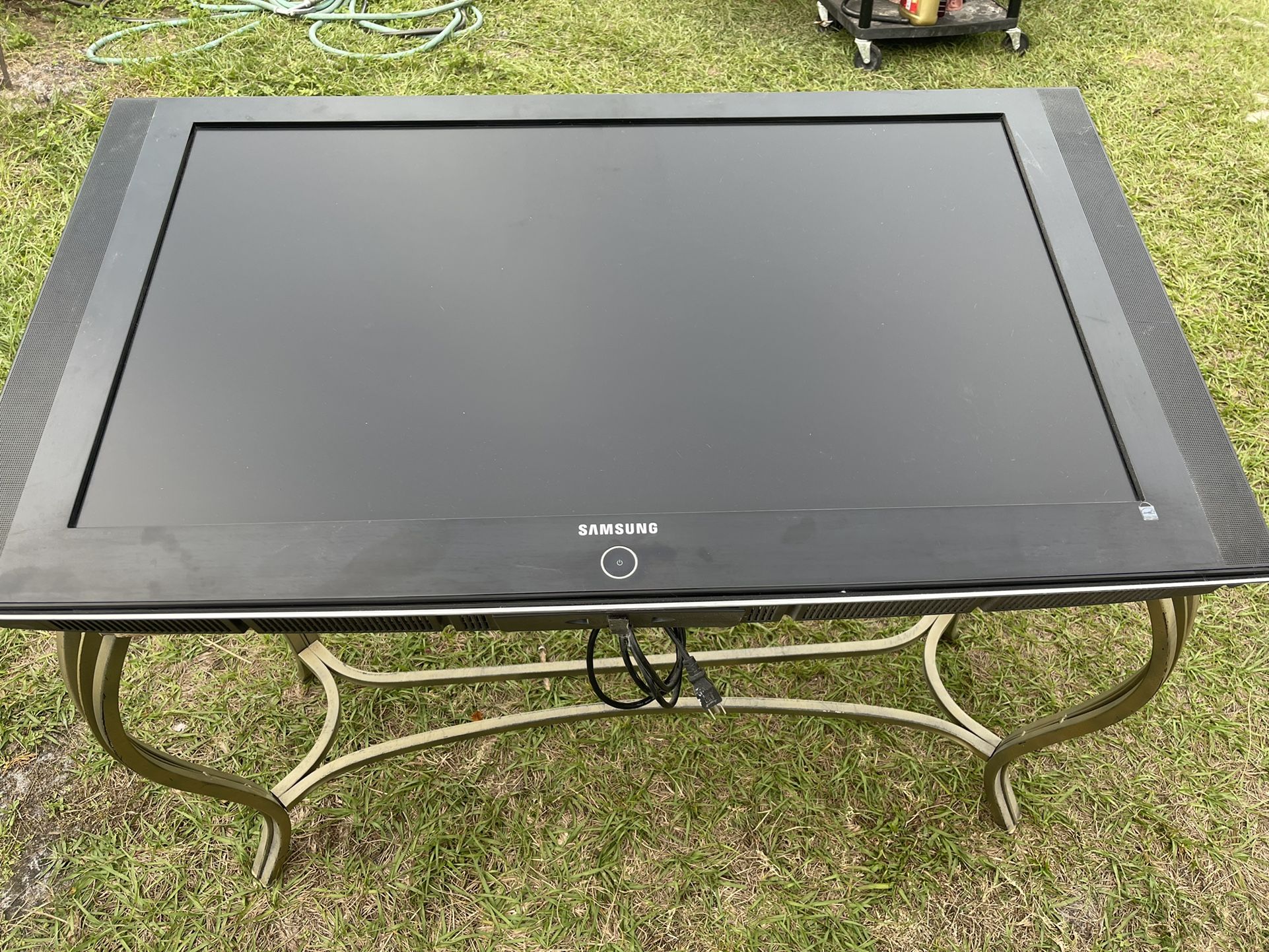 40” Flat Screen Samsung Tv.