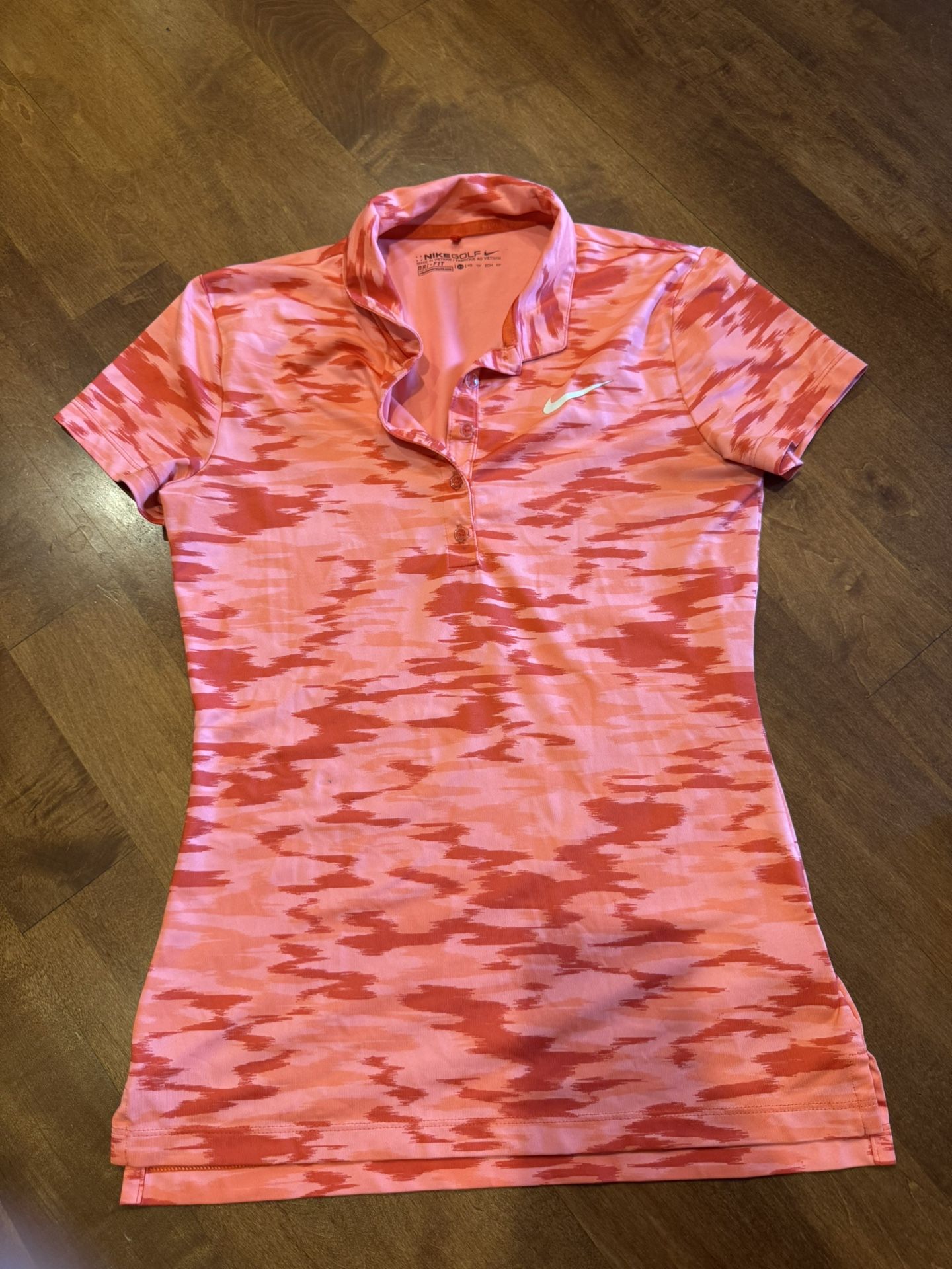 Woman’s Nike dry fit golf polo shirt size extra small shipping available