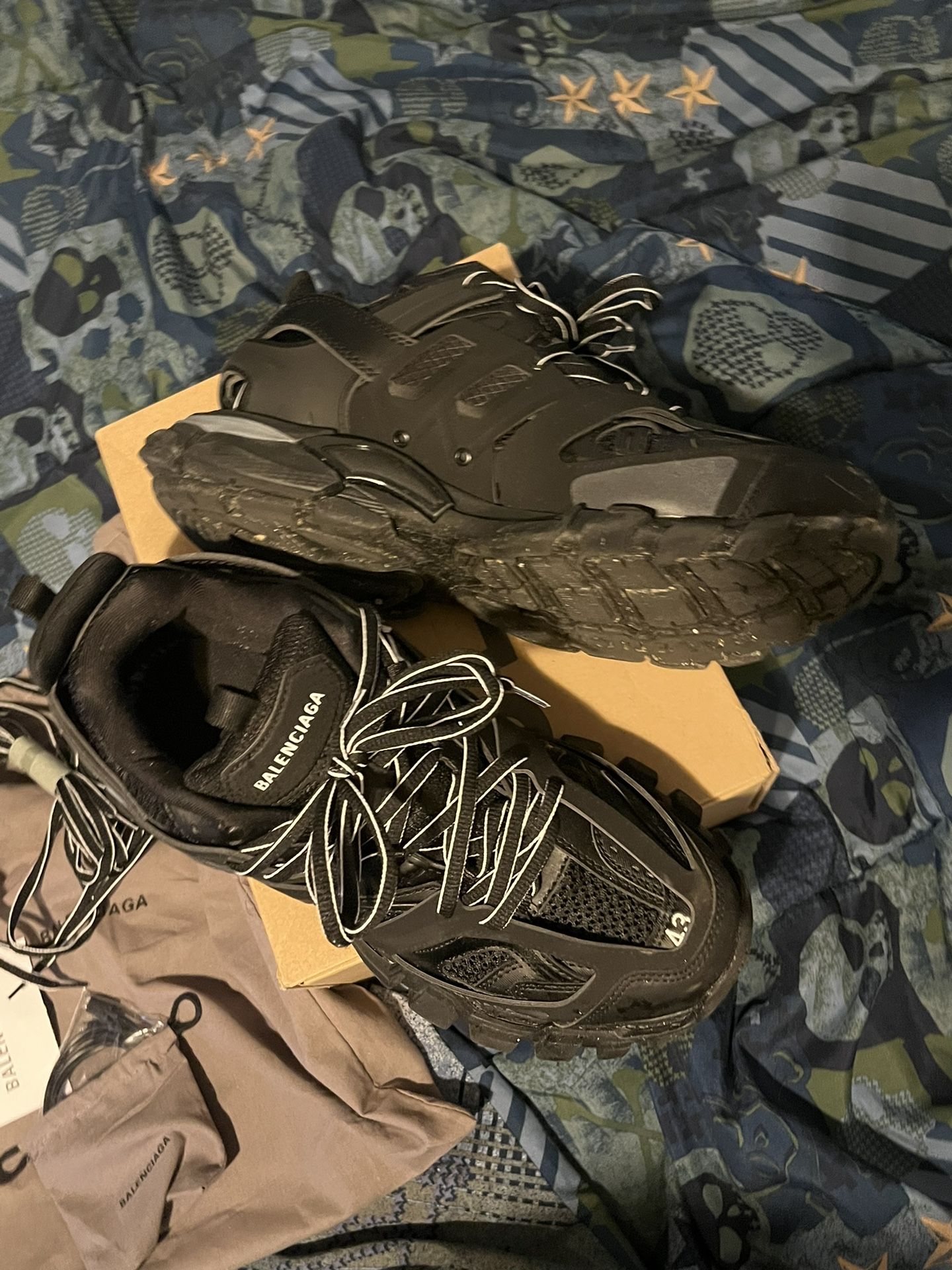 Balenciaga Track size 43 worn once replacement box