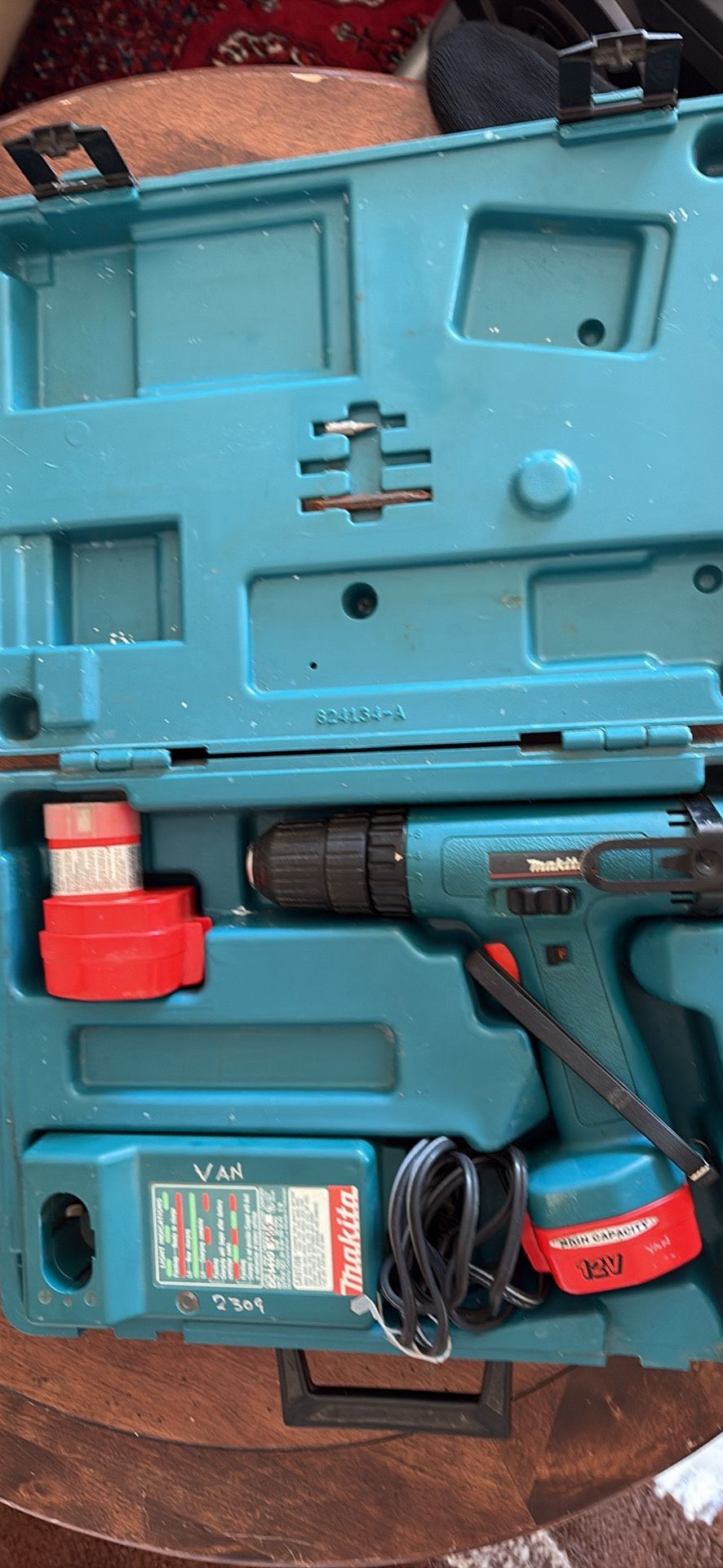 Makita 12V two batteries cordless drill kit Great