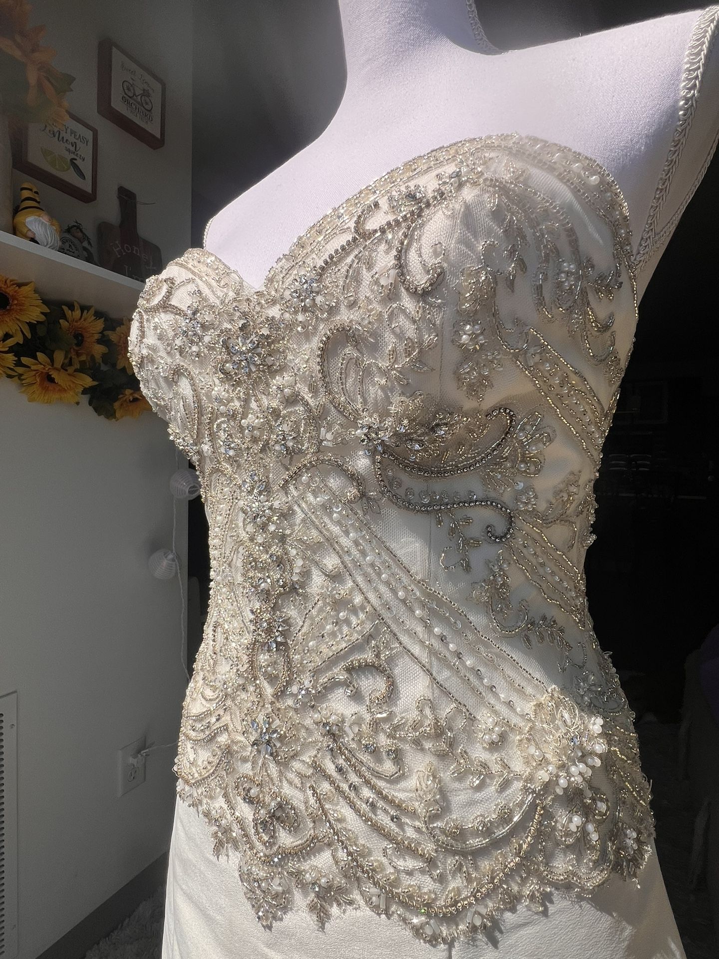 Casablanca Bridal “Willow” 2251 Size 8 (2/4 Street Size)