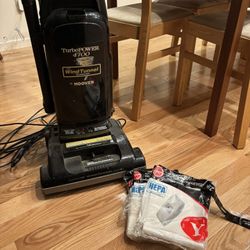 Hoover Vacuum With 5 Extra Bags.