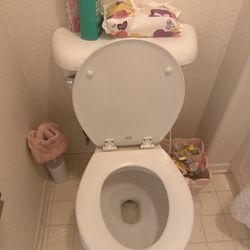 Three Good Toilets, Free