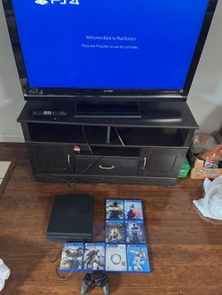 PS4 Pro 1TB With 8 Games 