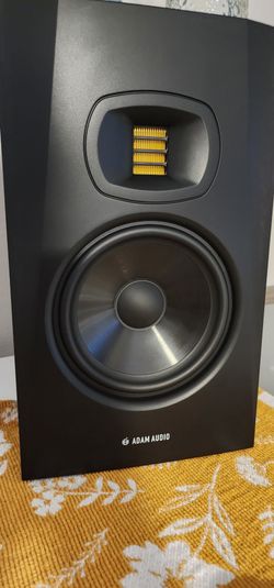 Adam Audio T7V pair basically new