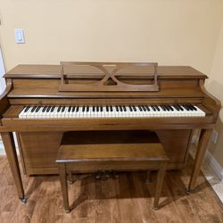 Free Vintage Piano 