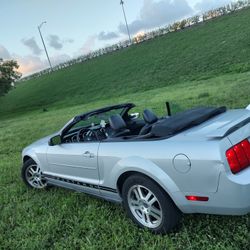 FORD MUSTANG CONVERTIBLE 2005AC$3000