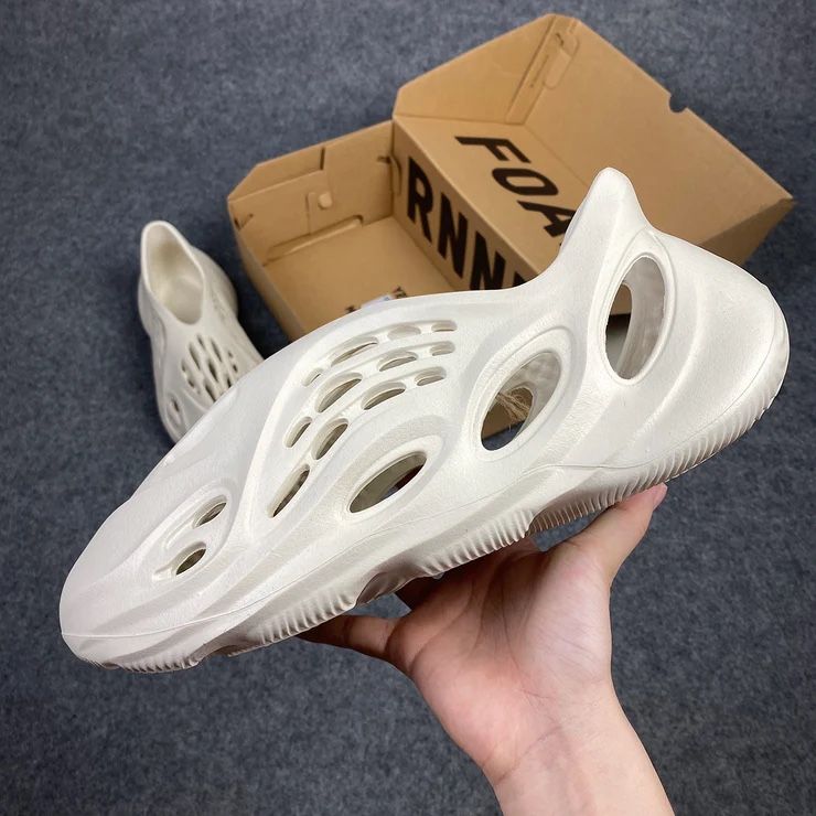 Yezzy Foam Runners Sand 11M bnds