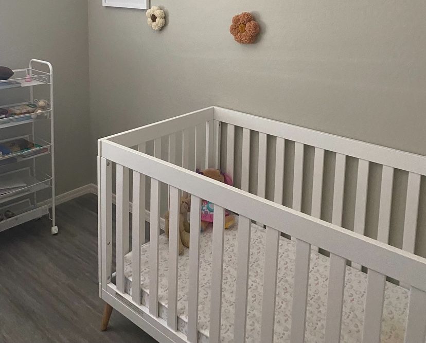 Delta Children Essex 4-in-1 Convertible Baby Crib 