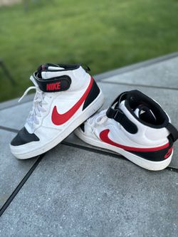 NIKE 5.5 Boys youth $12.50