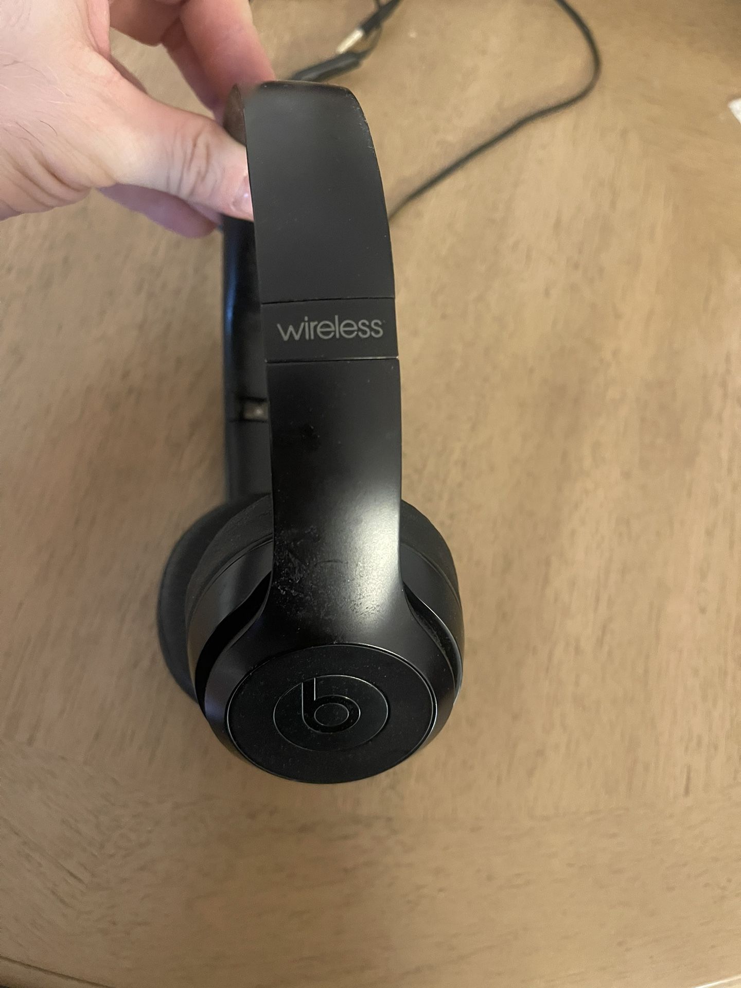 🎧 FOR SALE: 2 Beats Headphones – Wireless & Wired – Almost New! 🔥