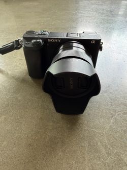 Sony Alpha a6400 24.2MP Camera + Sony E 35mm F1.8 OSS Lens Bundle Extras