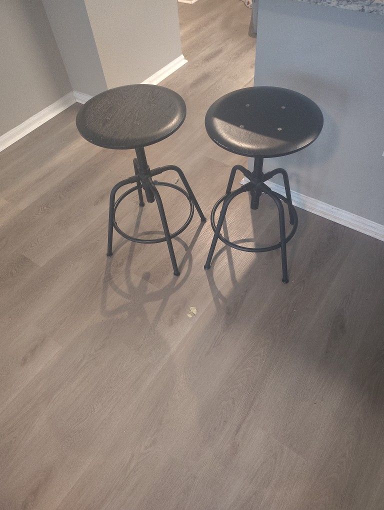 2 Bar Stools