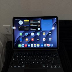 iPad Air 11 Inch (M2) With Apple Keyboard
