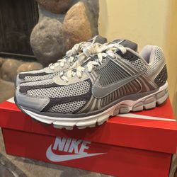 Nike Vomero 5 Light Ore Gray Size 10 Brand New