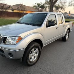 2011 Nissan Frontier SV Crew Cab 