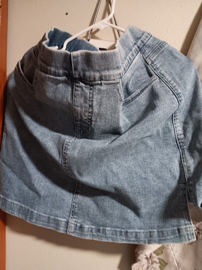 Brand New Women Skirt Size 10