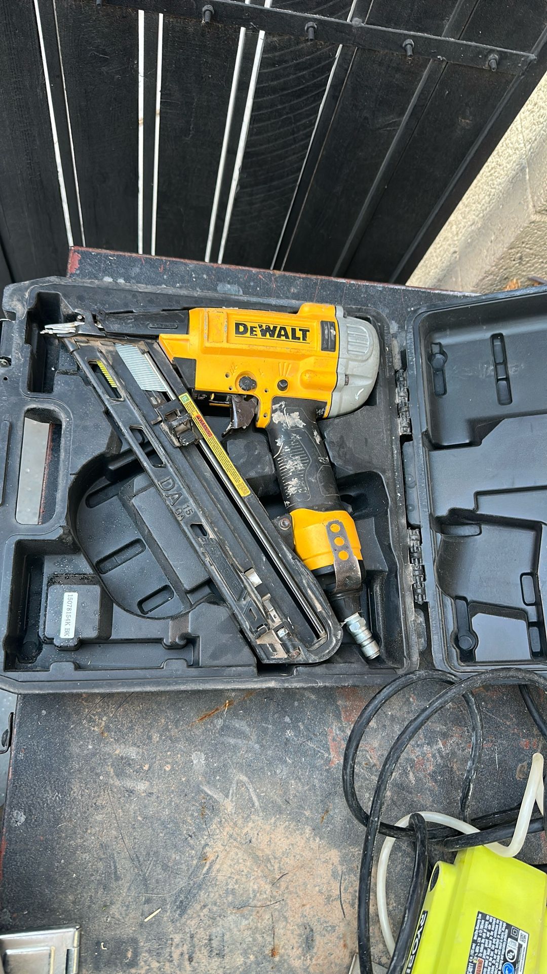 15 Gauge  Dewalt Finish Gun