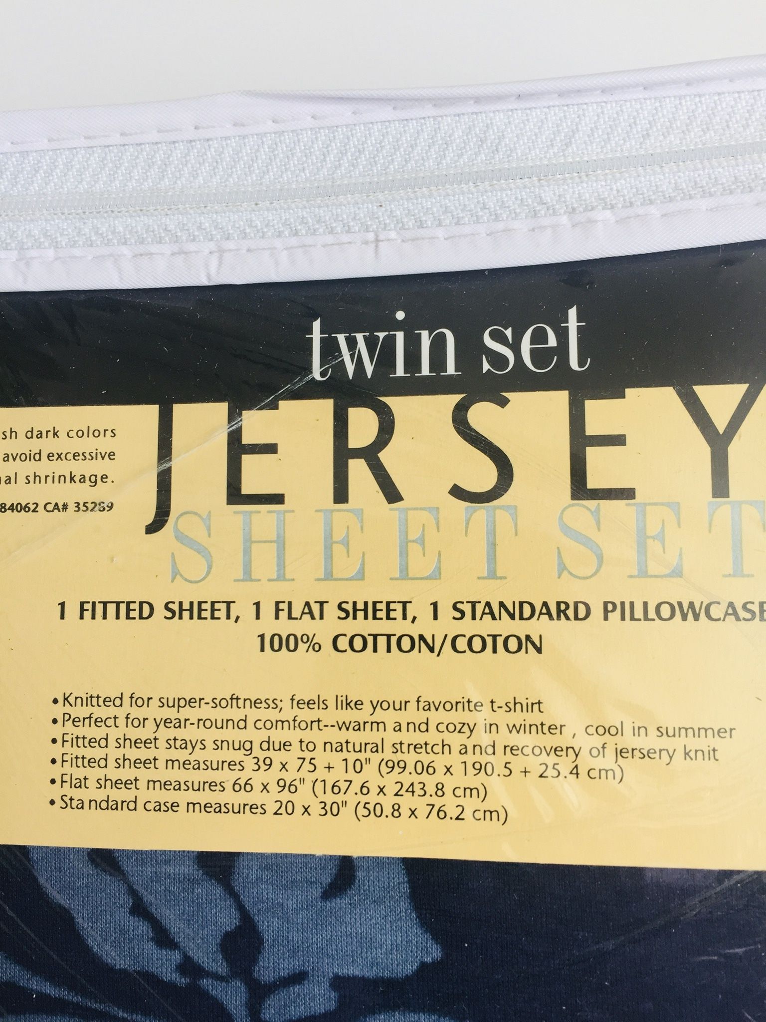 Linens’n’Things Jersey Twin Sheet Set. High quality. Brand new. Never used. Still in original packaging. 100% cotton. Priced for quick sale. Great bar