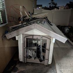 Large Outdoor Dog House – Sturdy & Spacious