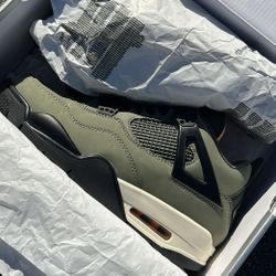 Jordan 4 Retro Undefeated 