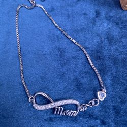 Mom Infinity Style Bracelet 