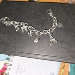 Pretty Vintage 8 Inch Metal Charm Bracelet With 6 Charms