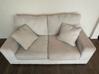 🛋️ Oversized Beige Sofa – Deep Seating & Super Comfortable – Excellent Condition – OBO