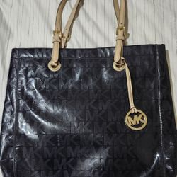NEW with Tag Michael Kors Jet Set Logo Tote Black Shiny shoulder Patent Leather Bag Purse LRG